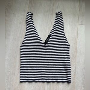3/$25 FOREVER 21 | Navy and White Striped Crop Top M